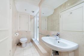 2 bedroom Flat to re...